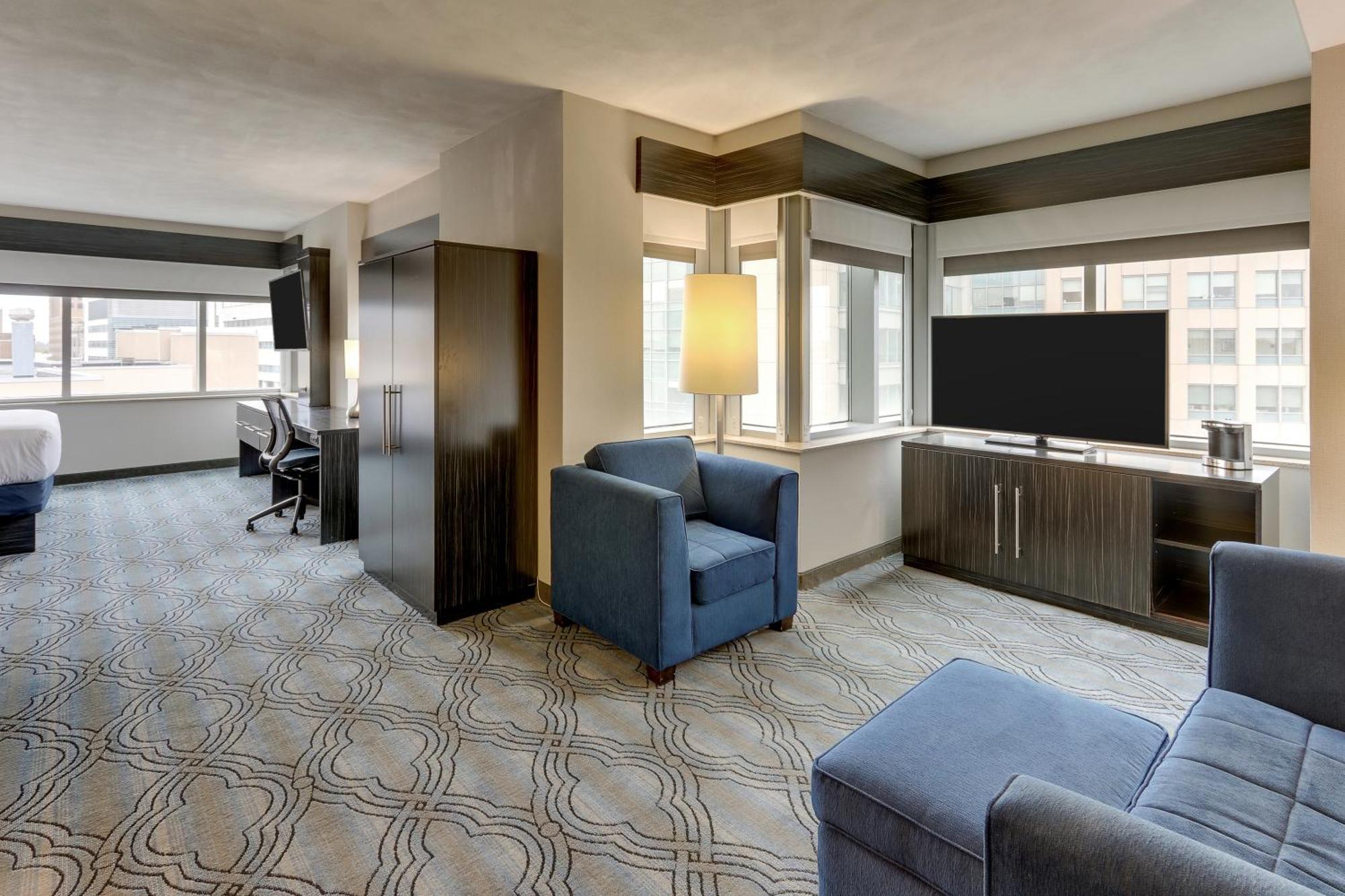 Doubletree By Hilton St. Louis Forest Park Bagian luar foto