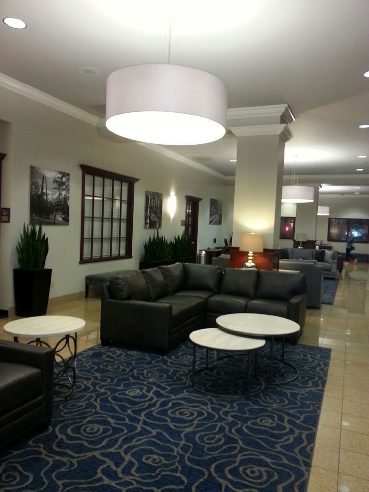 Doubletree By Hilton St. Louis Forest Park Bagian luar foto
